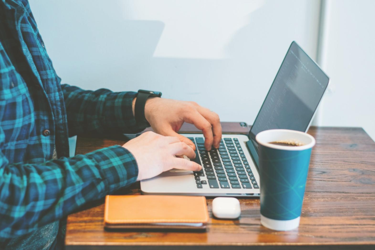 Análisis financiero moderno con gráficos digitales